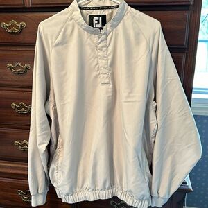 Men’s light weight long sleeve parka. FootJoy size L snap closure, zip pockets